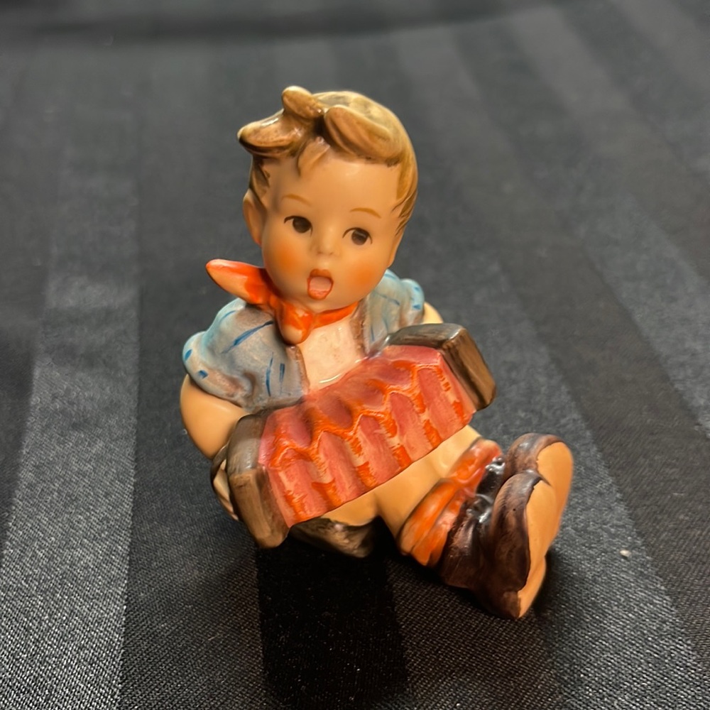 Hummel Goebel Figurine Little Boy Sitting with an Accordian 390, artist signed